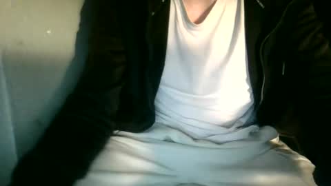 Snapshot of juju78juju chatting on February 19, 10:42 pm juju78juju online show from February 19, 10:42 pm