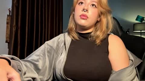 Elvia online show from March 1, 8:29 am