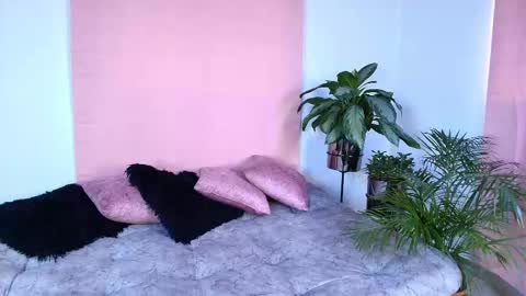 Jules and Gia online show from November 17, 8:22 pm