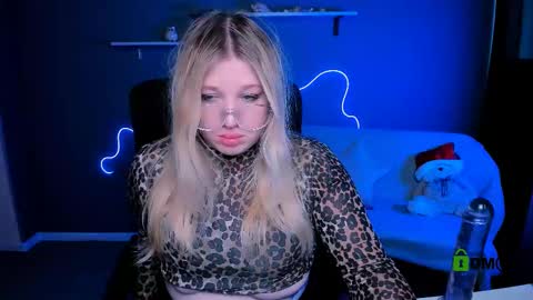 Snapshot of juli_kisss chatting on March 4, 12:44 pm juli kisss online show from March 4, 12:44 pm