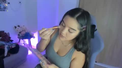 juli_santos_22 online show from October 12, 7:16 pm