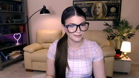 julia485262 online show from June 7, 1:38 pm