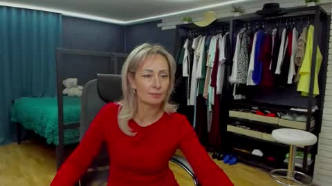 julia__cherry_ online show from November 14, 1:57 pm