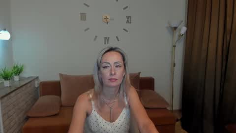 julia__cherry_ online show from February 1, 1:51 pm