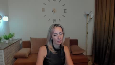 julia__cherry_ online show from February 7, 3:52 pm