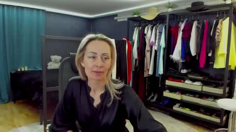 julia__cherry_ online show from March 12, 5:06 pm