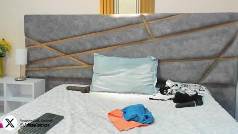 Julia Gomes online show from October 20, 8:25 pm