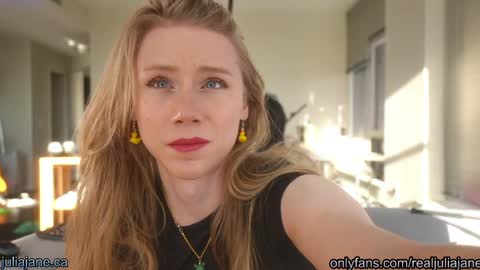Julia Jane online show from May 8, 1:22 am