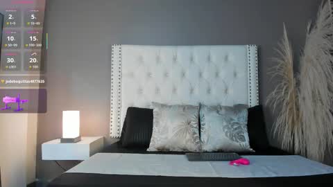 J U L IA   M A R T I N E Z online show from February 4, 11:36 am