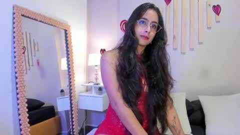 J U L IA   M A R T I N E Z online show from February 17, 11:34 am