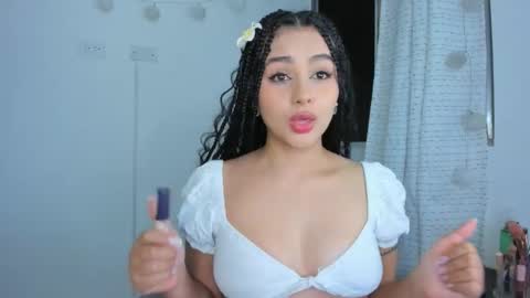 julia_strauns online show from January 4, 5:05 am