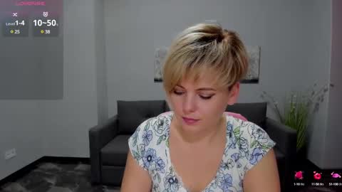 Snapshot of julia_wilsons chatting on January 11, 7:17 am Julia online show from January 11, 7:17 am