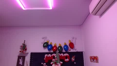 Snapshot of juliabust1 chatting on December 16, 12:16 pm Julia online show from December 16, 12:16 pm