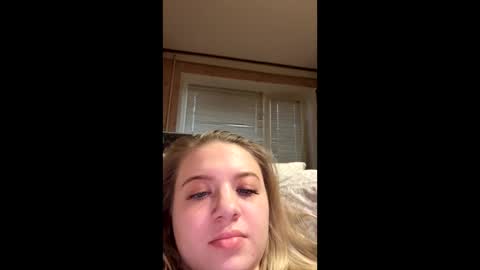 Snapshot of juliacrazy_ chatting on February 6, 1:54 pm juliacrazy_ online show from February 6, 1:54 pm