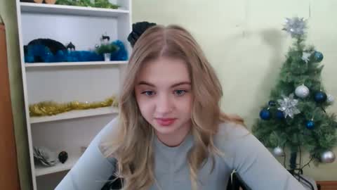 Snapshot of juliacrazy_ chatting on January 9, 9:48 am juliacrazy_ online show from January 9, 9:48 am