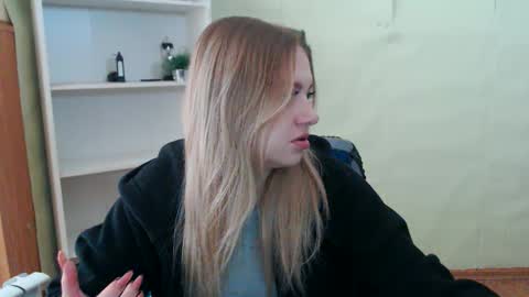 Snapshot of juliacrazy_ chatting on February 21, 6:40 am juliacrazy_ online show from February 21, 6:40 am