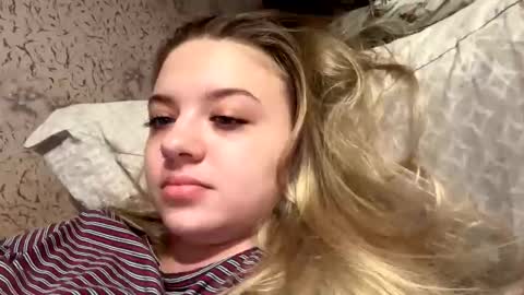 Snapshot of juliacrazy_ chatting on February 11, 4:46 pm juliacrazy_ online show from February 11, 4:46 pm