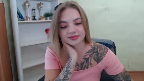 Snapshot of juliacrazy_ chatting on September 11, 5:31 am juliacrazy_ online show from September 11, 5:31 am