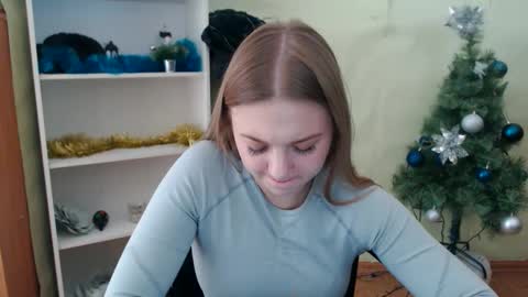 Snapshot of juliacrazy_ chatting on December 18, 9:58 am juliacrazy_ online show from December 18, 9:58 am