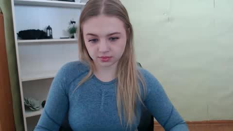 Snapshot of juliacrazy_ chatting on February 8, 6:22 am juliacrazy_ online show from February 8, 6:22 am