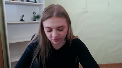 Snapshot of juliacrazy_ chatting on February 24, 9:43 am juliacrazy_ online show from February 24, 9:43 am