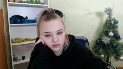 Snapshot of juliacrazy_ chatting on January 25, 6:12 am juliacrazy_ online show from January 25, 6:12 am