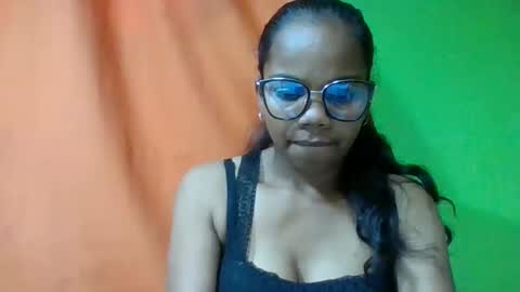 juliah02 online show from May 14, 7:39 am