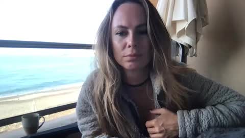julialemilf online show from April 26, 7:17 am