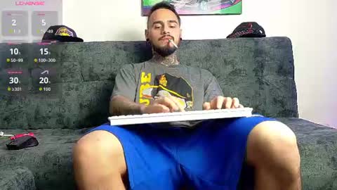 Julian independent model online show from June 20, 7:20 pm