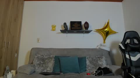 julian_wallace online show from September 22, 2:32 pm