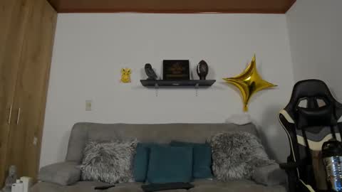 julian_wallace online show from September 16, 4:10 pm