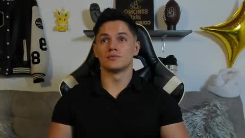 julian_wallace online show from October 4, 6:06 pm