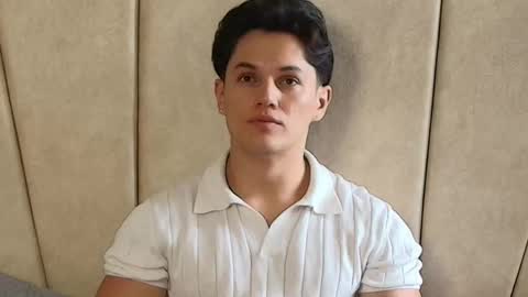 julian_wallace online show from February 19, 9:25 pm