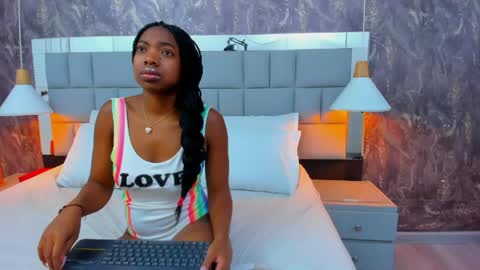 juliana_glam online show from May 19, 2:24 pm
