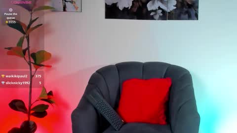 Juliana online show from February 12, 8:23 pm