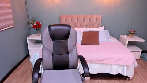 Julianne online show from March 8, 10:32 am