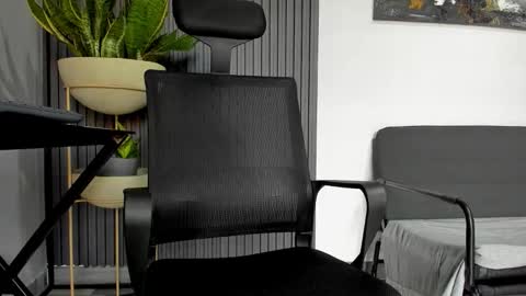 Julian online show from February 18, 12:05 pm