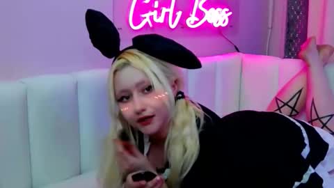 JuliaSharkk online show from October 26, 9:25 pm