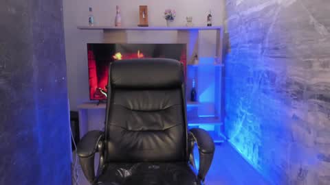 Julias online show from December 18, 5:52 pm