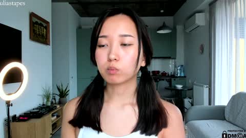 Snapshot of juliastapes chatting on January 19, 12:06 pm julia online show from January 19, 12:06 pm