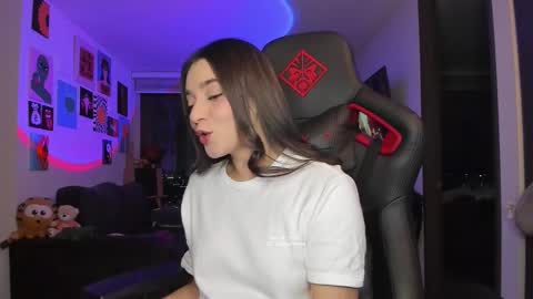 Jeimy Help me to reach 100 thumbs up online show from March 22, 1:42 am