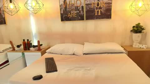 julie coper online show from October 14, 12:30 pm