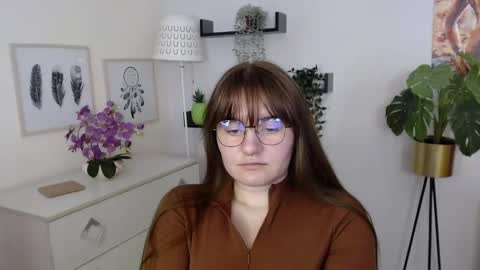 Julie online show from October 16, 1:44 pm