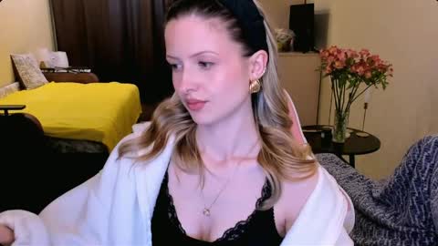 Julie online show from April 9, 1:50 pm