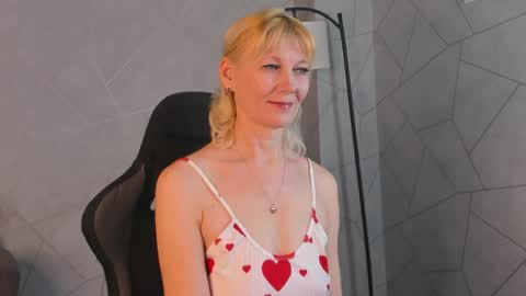 Julie Lucasss online show from April 20, 12:46 am
