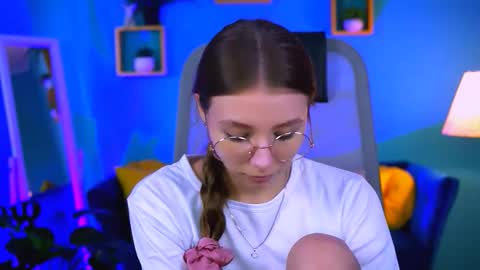 juliedaniel online show from September 30, 8:14 am