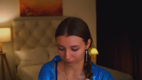 juliedaniel online show from October 16, 8:36 am