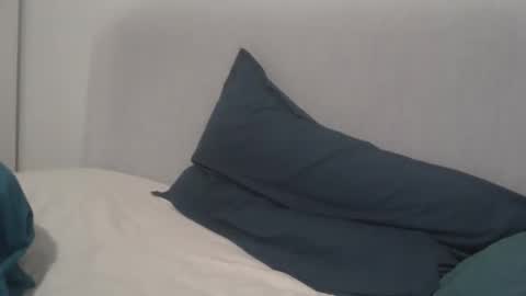 Julienl2l online show from March 25, 7:20 pm