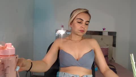 julieta__fox_ online show from March 8, 5:38 am