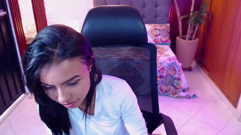 julieta_fn online show from February 21, 6:48 pm